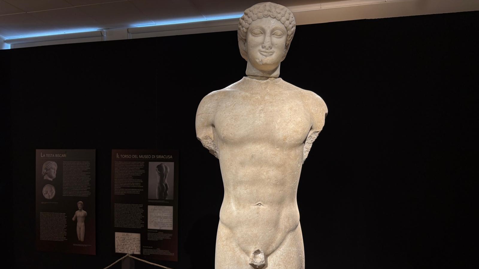Beni culturali: il Kouros è tornato a casa, al Museo di Lentini. Numerosi i visitatori venuti a dargli il “bentornato”