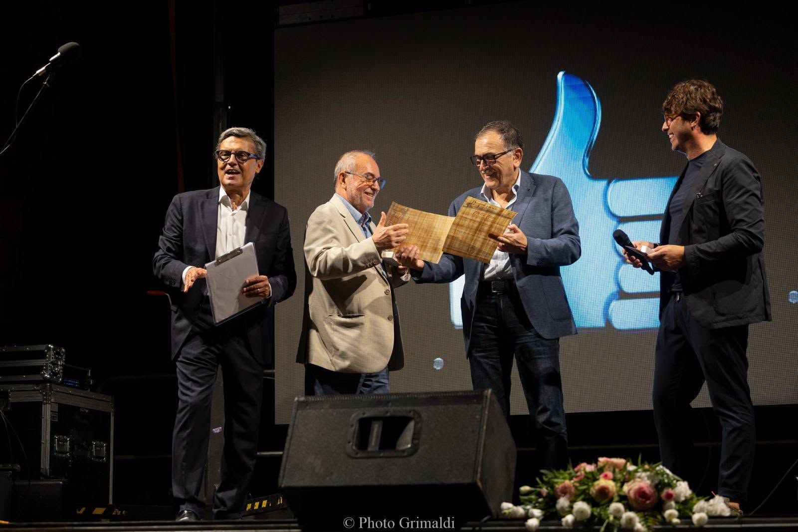 Come il Premio “Mi piace” ha celebrato, nella corte di Palazzo Beneventano, le eccellenze del Lentinese
