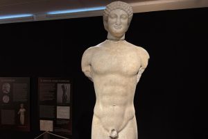 Beni culturali: il Kouros è tornato a casa, al Museo di Lentini. Numerosi i visitatori venuti a dargli il “bentornato”