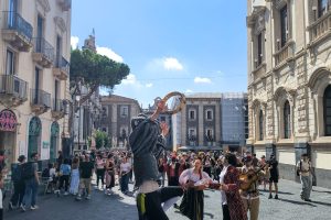 Teatro Stabile di Catania, la stagione comincia prima del sipario: una settimana di teatro vivo attraversa la città