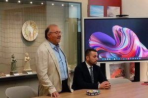 L'accoglienza dei giovani da parte del direttore Giuseppe D'Urso e di Alberto Cardillo