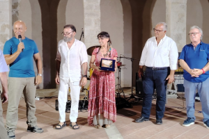 Musica e poesia nel segno di Rosa Balistreri: a Licata trionfa la cantautrice Sciara